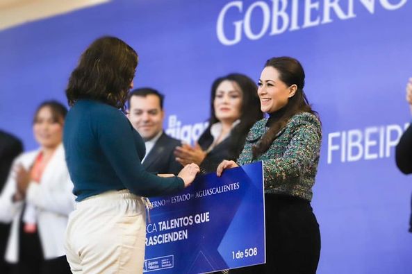 GOBIERNO DE AGUASCALIENTES PREMIA EL ESFUERZO ACADÉMICO CON BECAS “FIBEIPES” y “TALENTOS QUE TRASCIENDEN”