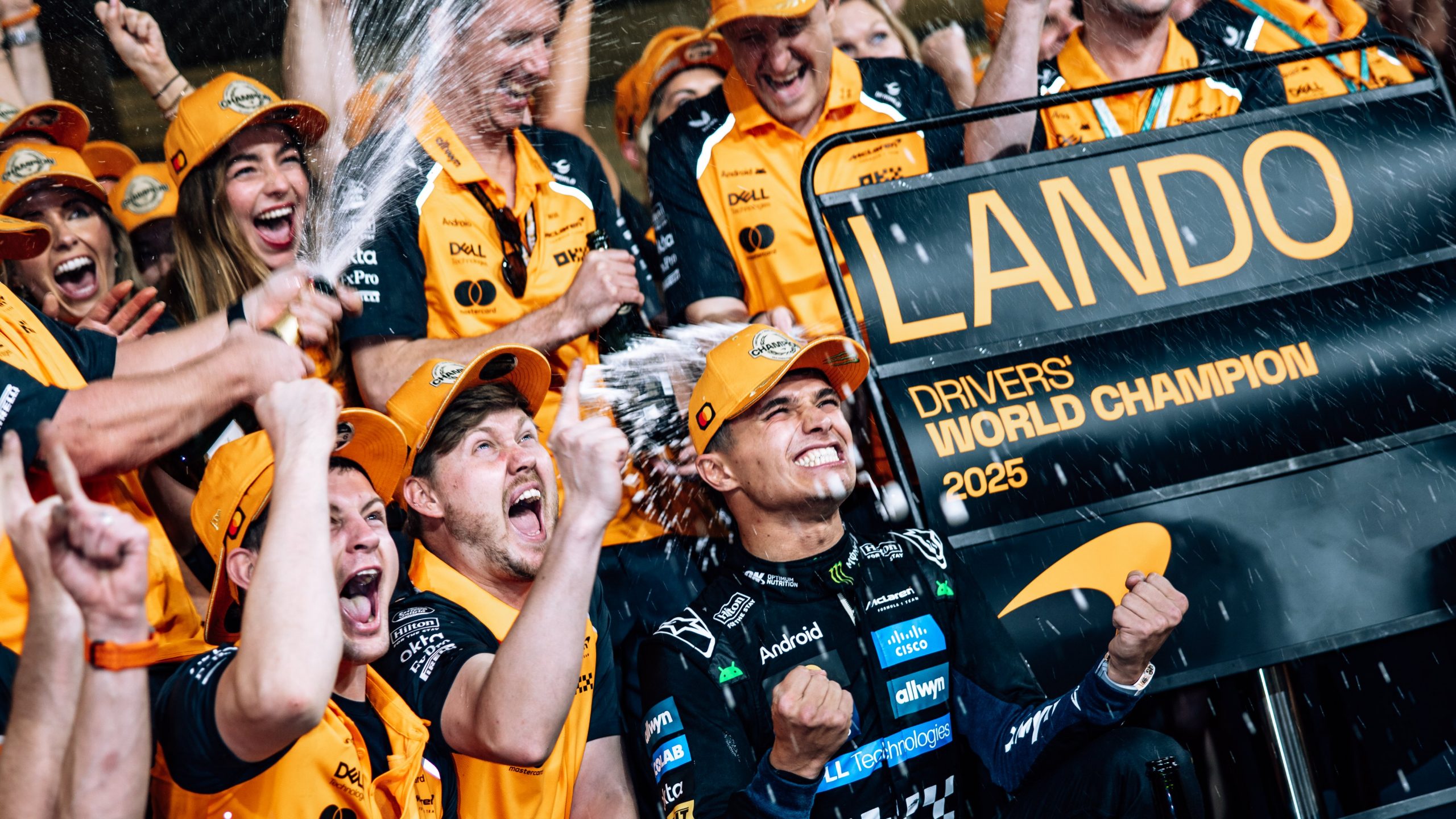 NORRIS SE CORONA CAMPEÓN MUNDIAL EN ABU DHABI PESE A TRIUNFO DE VERSTAPPEN